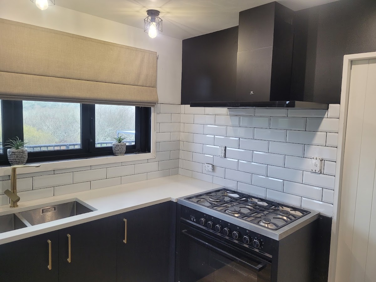 White subway splashback behind a gas cooktop